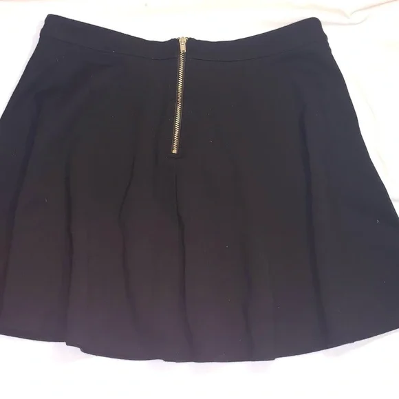 Forever 21 Black pleated Mini Skirt Large - Picture 2 of 6